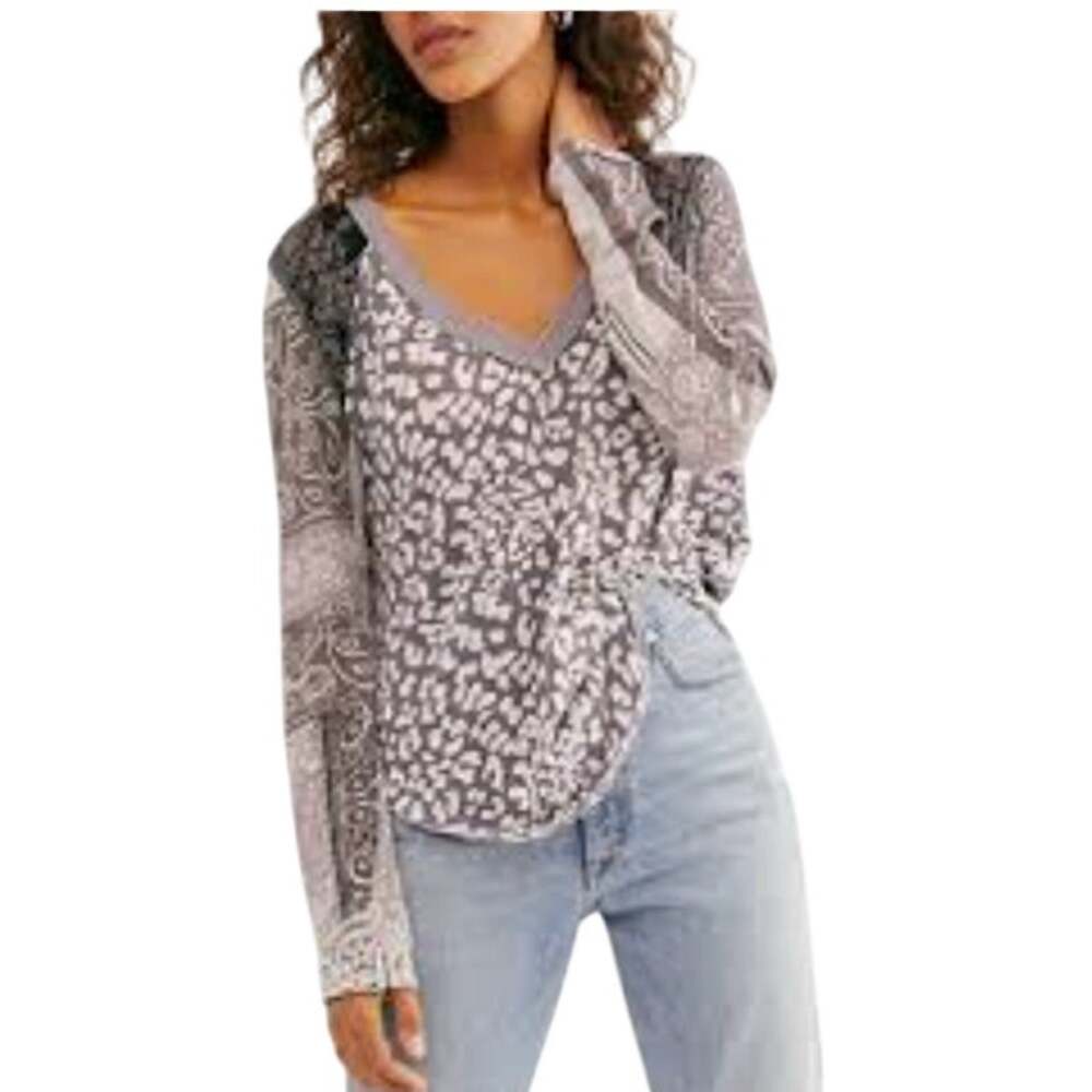 We the Free Friday Night LS V-Neck Tee Contrast Sleeves Animal Print Layer, XS